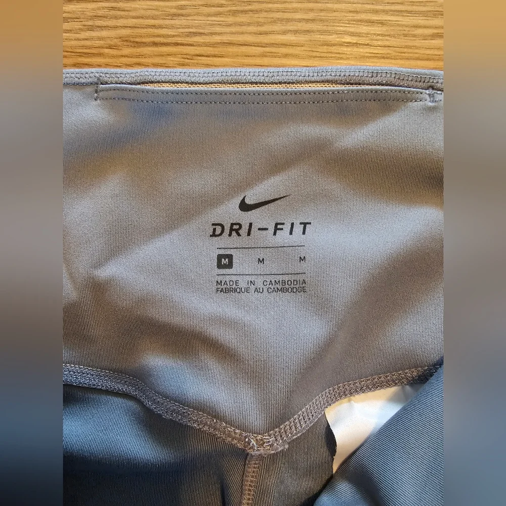 Nike Dri-FIT Gray Leggings, Size Medium